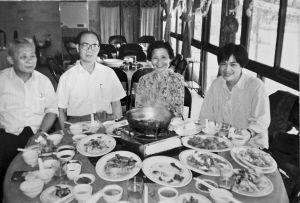 施继援与征军夫人吕明女士（2005年去世）合影。 李幸璜 翻拍