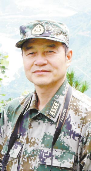 军旅画家杨进民。