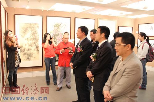 南方文交所首届岭南文化艺术精品展举办