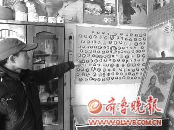 董西德的各式藏品。