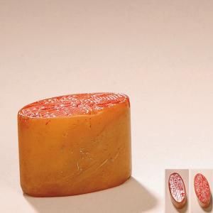 清 田黄石双面印椭圆章 H：2.4cm，27.6g