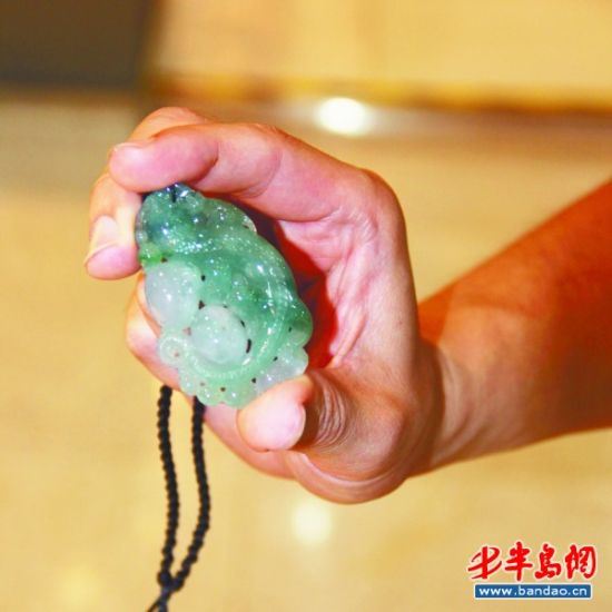 少年为零花钱贱卖家中价值5万元翡翠挂件