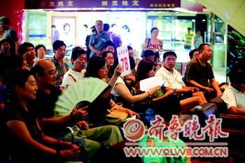 无底价拍卖珠宝全部赔钱成交