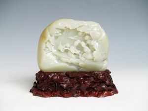 山子雕白玉《采莲图》。聂超 摄