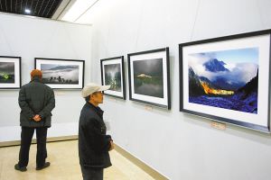 百幅摄影油画展现五个重庆美景