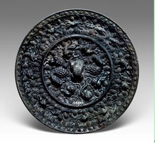 双龙孔雀海兽葡萄镜