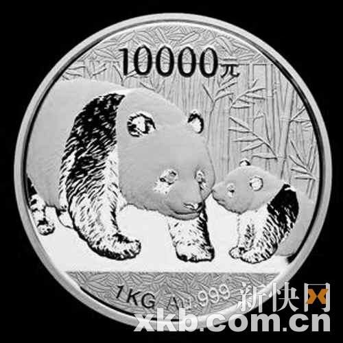 2011年熊猫金币的正面。