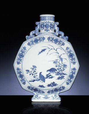 清雍正 青花花鸟图八方扁?  7906万港币  2010年香港佳士得秋拍