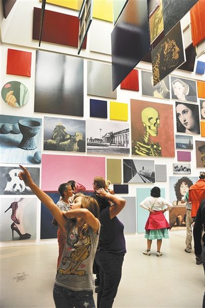颜磊2012年卡塞尔文献展上的《有限艺术项目》。