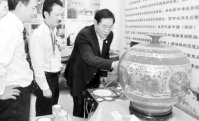 福建人打造黄金瓷的艺术