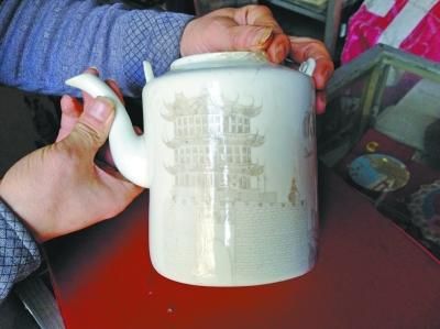 清末民初瓷壶雕刻有古代最后黄鹤楼 稀世珍品(图)
