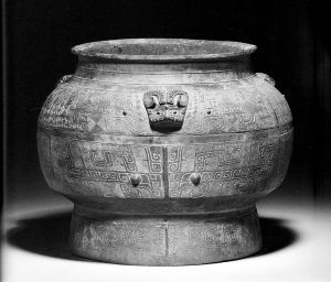 青铜酒器。常海军 摄