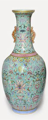 清道光粉彩松石绿花卉纹双耳瓶高30厘米 汉森拍卖行 19.2万英镑