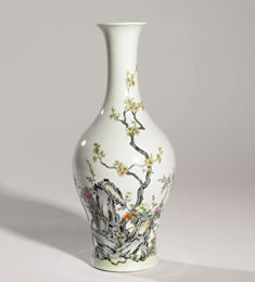 民国粉彩花卉山石纹瓶 高30.5厘米2011年纽约苏富比春拍 131.45万美元