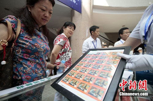 黑题词等珍罕邮票亮相红邮颂歌巡展(图)