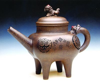 吴顺华先生代表作“世纪鼎盛壶”。