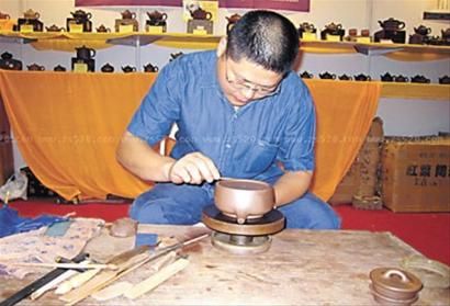 王锡军紫砂艺术：投奔文化气质
