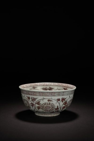 明洪武釉里红缠枝花卉纹碗 图片来源：中拍国际
