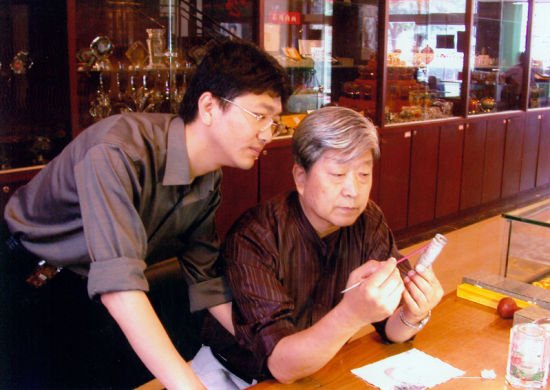 王习三：小小烟壶画乾坤
