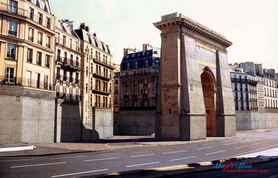 法国 尼古拉?穆兰作品《清空巴黎》