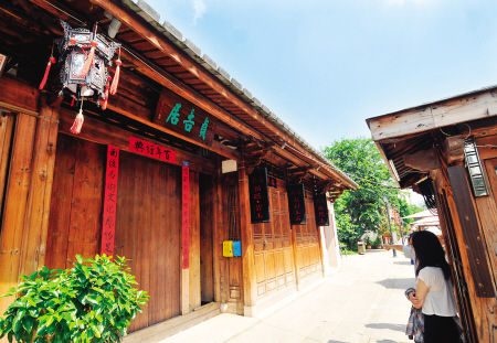 福州董执谊故居名匾重新挂起
