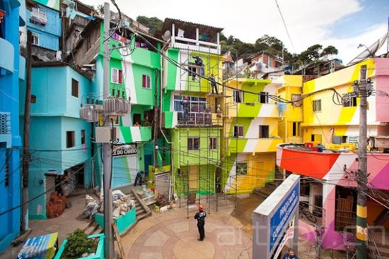 Haas & Hahn的艺术项目“The Favela Painting Project”
