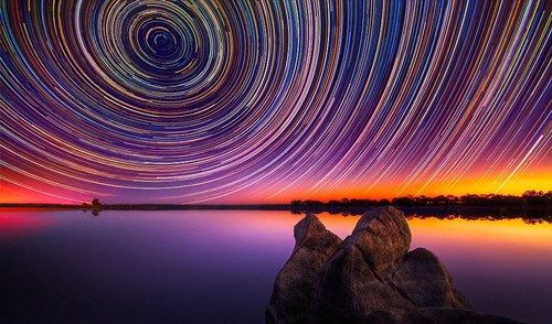超长曝光拍摄夜空 照片似梵高画作