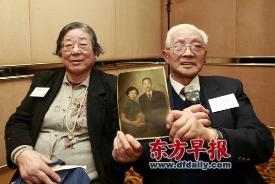 曹莉贞和陈立善保留着Sam Sanzetti为他俩拍的订婚照。