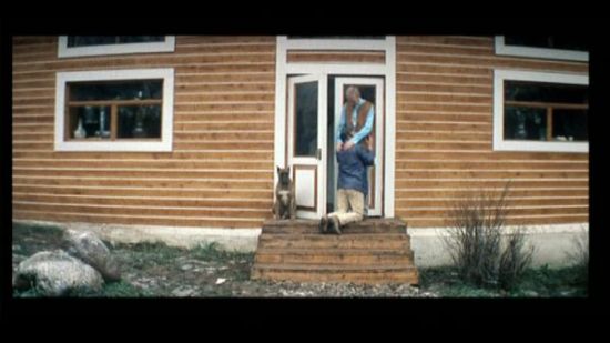 《飞向太空》剧照 (老彼得?伯鲁盖尔《雪中猎人》)
