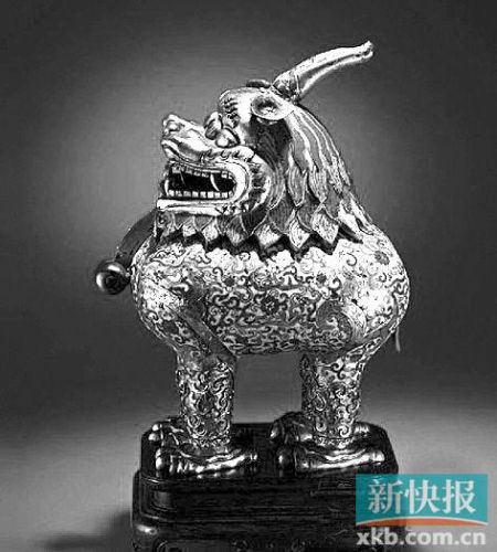 古代文房三种奢侈品：熏炉臂搁古琴(图)