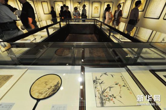 爱新觉罗家族书画展在天津举行(图)