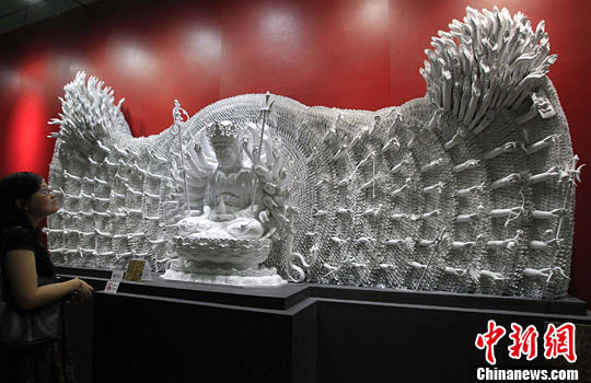 万手观音亮相上海设计展(图)