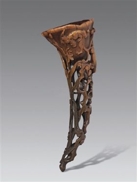 清早期犀角雕螭龙灵芝杯