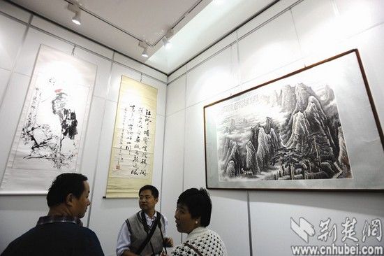 黄鹤楼馆藏书画珍品首展 齐白石等名家真迹亮相