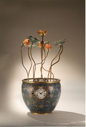 （图二）清乾隆，铜鎏金珐琅转鸭荷花缸钟