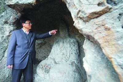 南京栖霞凤翔峰再现神秘佛窟 有香火痕迹