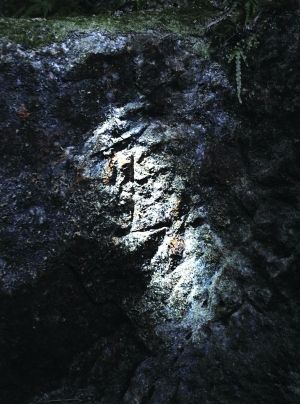 专家称，工匠可能在佛台下方刻下了姓氏