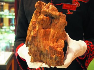 奇楠每克近万元秒杀黄金