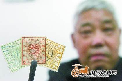 大龙邮票共三枚，主题图案相同，颜色不同。