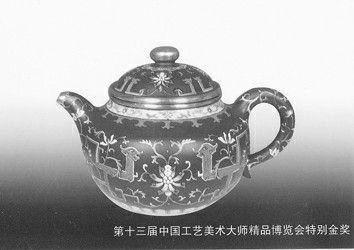雍容华贵的珐琅彩紫砂壶