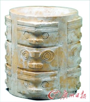 玉琮 通高9.9cm 射径8.42cm 孔径5.8cm