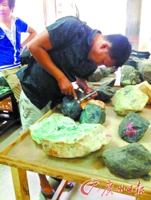京沪豪客千里追捧顶级翡翠