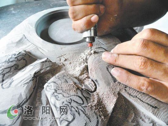 制砚师：刀锋藏巧思石上也生花