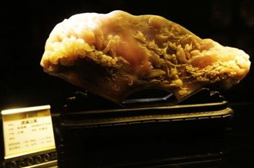 巴林桃花粉冻石作品《虎溪三笑》