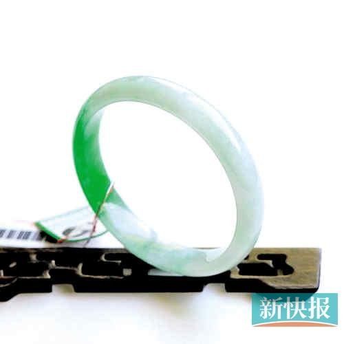翡翠手镯现口红效应价格逆市涨一成
