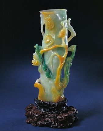 清代宫廷翡翠精品《翠花鸟花插》