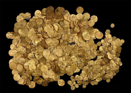 以色列在地中海沿岸发现2000枚10世纪古金币(组图)