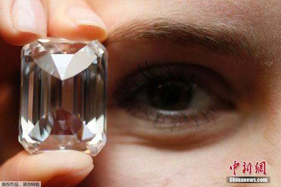 100克拉钻石现身伦敦 预计售价1.56亿人民币
