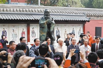 玉雕孔子像亮相孔庙
