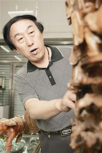 木雕精品常需万里挑一